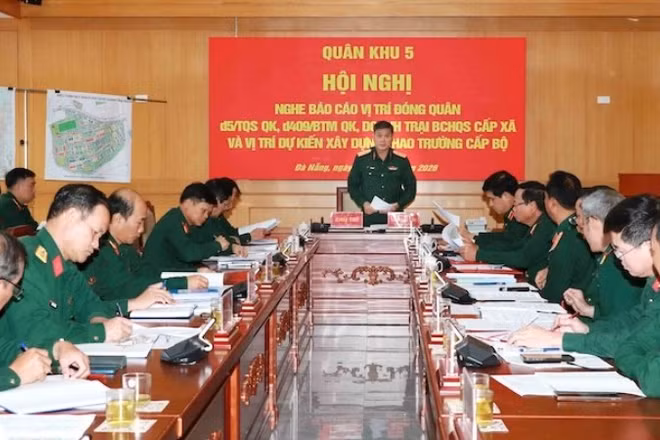 Trung tướng Lê Ngọc Hải, Tư lệnh Quân khu, chủ trì hội nghị.
