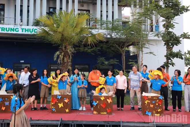 Những hạt mầm hy vọng nhân lên niềm tin yêu cuộc đời tại ngôi trường mang tên Hy vọng. (Ảnh: ANH ĐÀO)