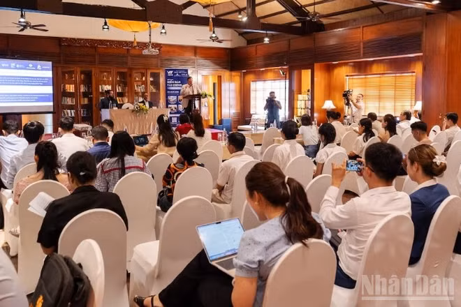 Quang cảnh họp báo. (Ảnh: ANH ĐÀO)