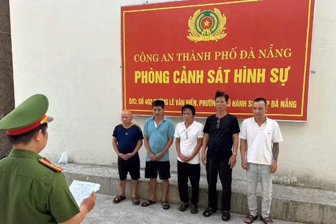 Các đối tượng tại cơ quan điều tra. (Ảnh: Công an cung cấp)