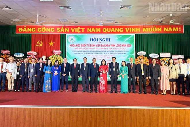 Các chuyên gia và đại biểu tham dự hội nghị. (Ảnh: BÁ DŨNG)