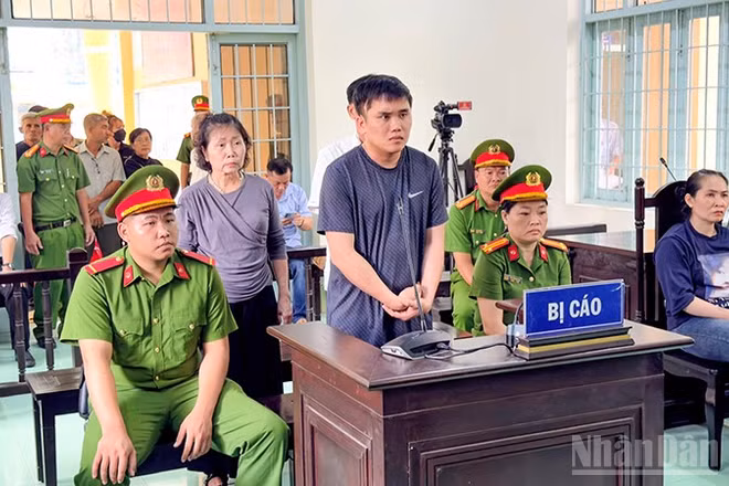Bị cáo Trung tại tòa. (Ảnh: BÁ DŨNG)