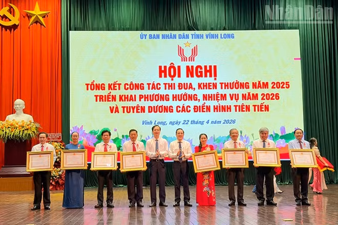 Tuyên dương các điển hình tiên tiến. 