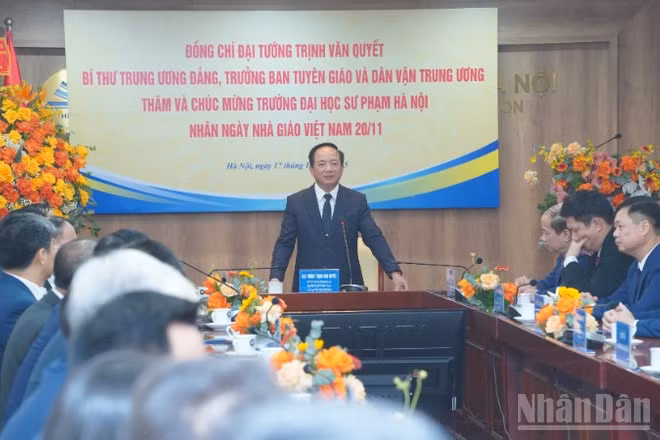 Đồng chí Trịnh Văn Quyết phát biểu chúc mừng Trường đại học Sư phạm Hà Nội nhân Ngày Nhà giáo Việt Nam.