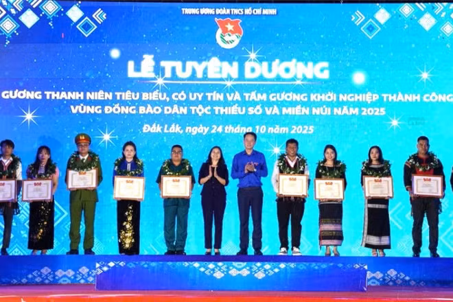 Trung ương Đoàn Thanh niên Cộng sản Hồ Chí Minh trao bằng khen cho 27 gương thanh niên dân tộc thiểu số tiêu biểu, người có uy tín và những tấm gương khởi nghiệp thành công ở vùng đồng bào dân tộc thiểu số, miền núi năm 2025.