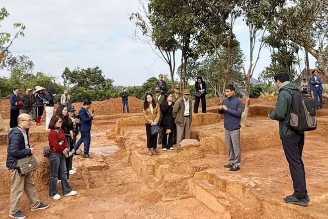 Khu vực khai quật, địa điểm chùa Hoành Mô, xã Lạng Giang, tỉnh Bắc Ninh.