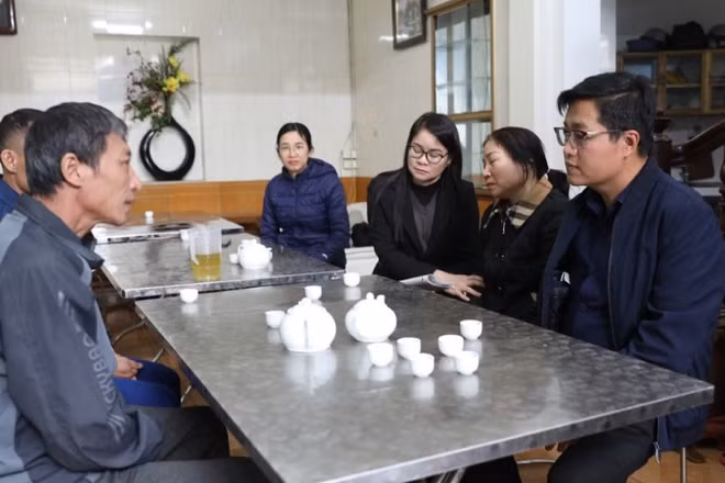Lãnh đạo Ủy ban Mặt trận Tổ quốc tỉnh Bắc Ninh đến thăm hỏi, động viên gia đình nạn nhân vụ tai nạn giao thông nghiêm trọng xảy ra tại Lào Cai.