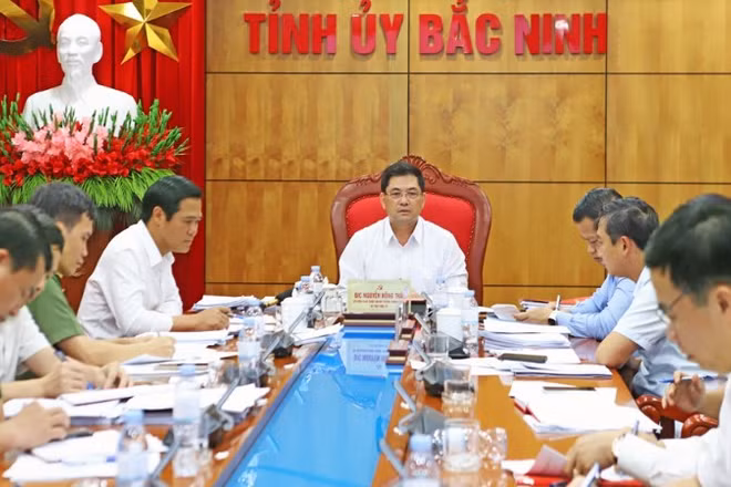Bí thư Tỉnh ủy Bắc Ninh Nguyễn Hồng Thái chủ trì hội nghị của Ban Chỉ huy Phòng thủ dân sự tỉnh.