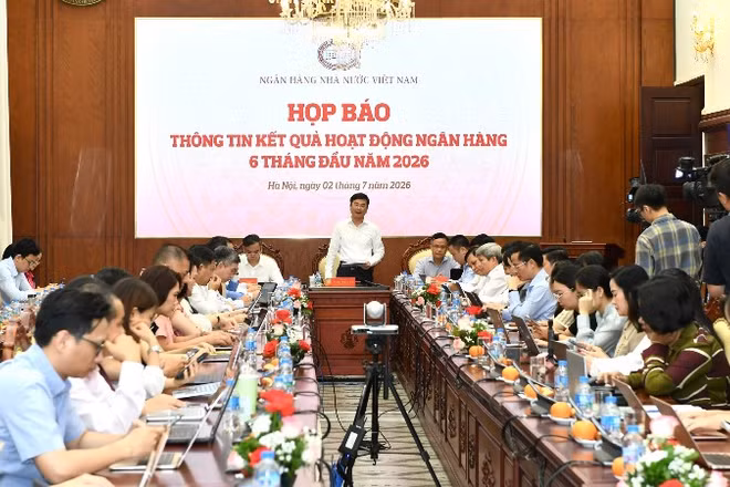 Quang cảnh buổi họp báo. 