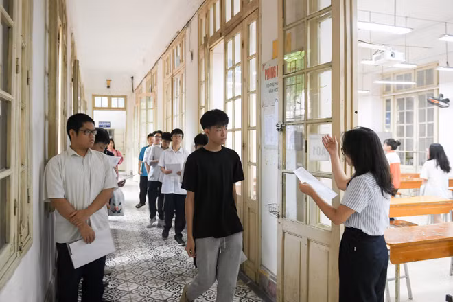 Tại kỳ thi tuyển sinh vào lớp 10 năm học 2025-2026 của Hà Nội (Ảnh: THẾ ĐẠI)