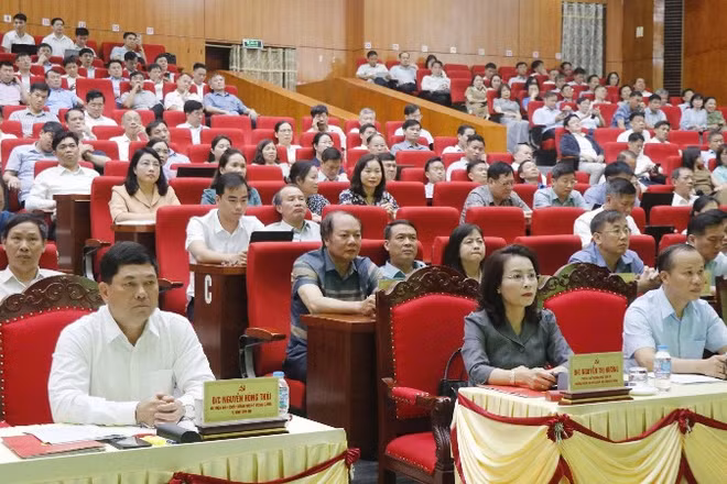 Các đại biểu tham dự tại điểm cầu Trung tâm hội nghị tỉnh Bắc Ninh.