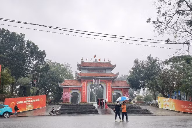 Dù chưa vào hội, nhưng nhiều du khách đã tới Hội Lim.