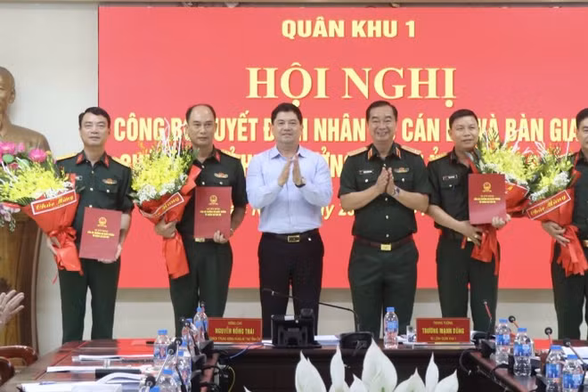 Công bố các Quyết định của Bộ trưởng Quốc phòng về công tác cán bộ tại Bộ Chỉ huy quân sự tỉnh Bắc Ninh.