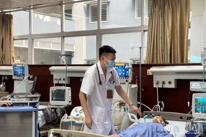 Bảo hiểm xã hội giúp người dân giảm gánh nặng khi khám chữa bệnh. (Ảnh A.T)