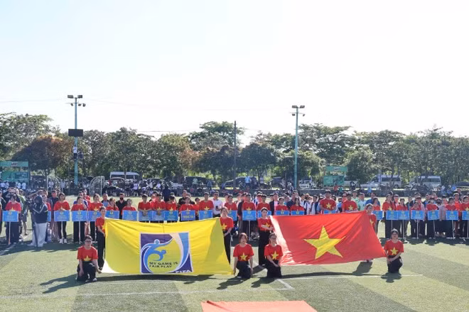 Ba mươi đội bóng nam, nữ tham gia Giải bóng đá nam, nữ công nhân lao động tỉnh Bắc Ninh lần thứ 2.