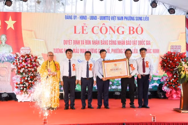 Tỉnh Bắc Ninh và phường Song Liễu đón nhận Bằng công nhận Bảo vật quốc gia đối với Tượng Phật gỗ Mẫu Man Nương tại chùa Tổ. 