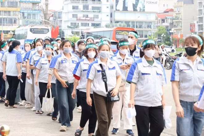 Đông đảo công nhân, người lao động tham dự ngày hội.