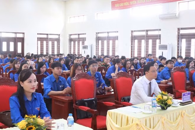 Chương trình được tổ chức trực tiếp, kết nối với 99 điểm cầu xã, phường với sự tham dự của hơn 3.200 cán bộ, đoàn viên, thanh niên.