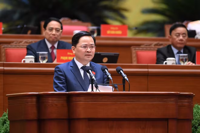 Phó Trưởng Ban Chính sách, chiến lược Trung ương Nguyễn Anh Tuấn trình bày tham luận tại Đại hội đại biểu toàn quốc lần thứ XIV của Đảng.
