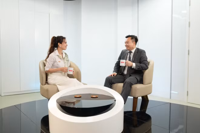 Ông Nguyễn Thành Dũng, Chủ tịch kiêm Tổng Giám đốc Tập đoàn Thiên Khôi trong chương trình Cà-phê Nhân Dân.