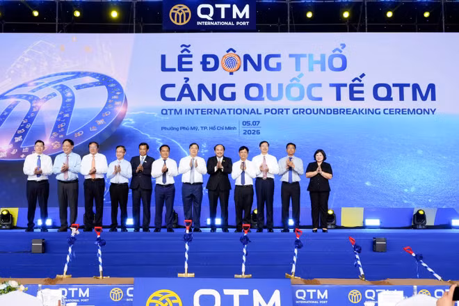 Phó Thủ tướng Thường trực Phạm Gia Túc cùng lãnh đạo bộ, ngành, tỉnh, thành phố tại lễ động thổ. 