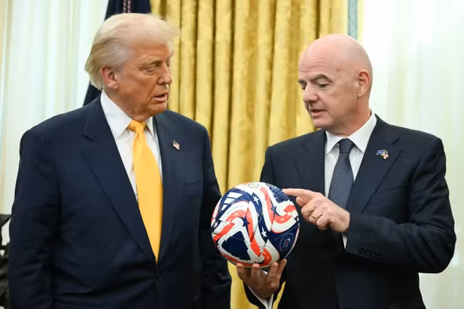 Tổng thống Mỹ Donald Trump và Chủ tịch FIFA Gianni Ifantino (Ảnh tư liệu: FIFA)