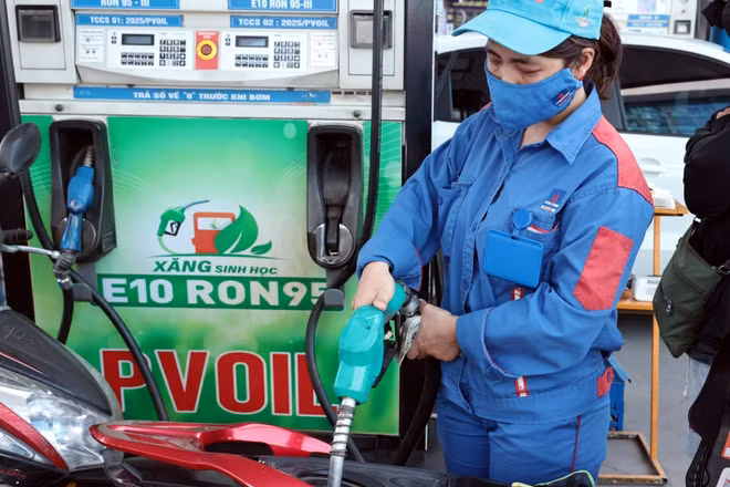Bảo đảm nguồn cung, hạ tầng triển khai lộ trình sử dụng xăng sinh học E10 (Ảnh: TTXVN)