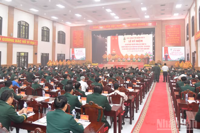 Quang cảnh lễ kỷ niệm. (Ảnh: HỮU TÀI)