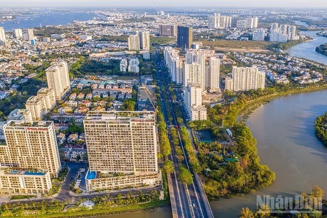 Bức tranh sáng màu thị trường bất động sản Thành phố Hồ Chí Minh nửa đầu 2026. (Ảnh: Báo Nhân Dân)