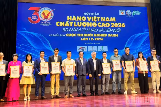 Tôn vinh các doanh nghiệp hàng VIệt Nam chất lượng cao 2026 khu vực phía bắc. (Ảnh: HNV)