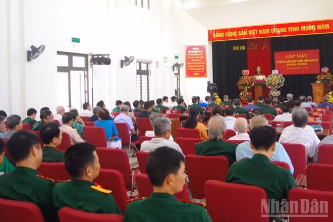Đông đảo đại biểu tham dự buổi gặp mặt truyền thống đầy ý nghĩa lịch sử này. (Ảnh: MAI TÂM)