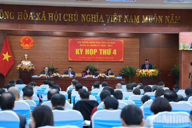 Quang cảnh kỳ họp giữa năm của Hội đồng nhân dân tỉnh Cà Mau.