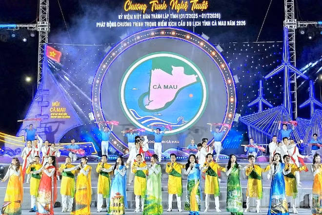 Chương trình nghệ thuật kỷ niệm 1 năm thực hiện hợp nhất tỉnh Cà Mau vào tối 30/6.