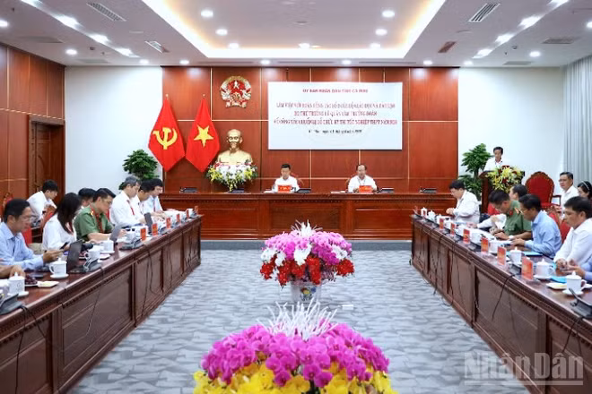 Quang cảnh buổi làm việc của Bộ Giáo dục và Đào tạo tại Cà Mau vào sáng 1/6.