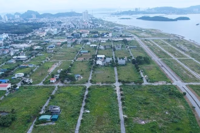 Tình trạng tiến độ dự án chậm trễ không chỉ ảnh hưởng đến bộ mặt đô thị mà còn phát sinh nhiều tác động tiêu cực và làm giảm niềm tin vào môi trường đầu tư của địa phương. (Trong ảnh: Địa bàn phường Cao Xanh, tỉnh Quảng Ninh).