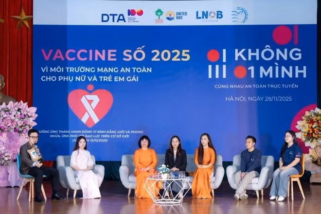 Tọa đàm “Clicking bình an-Phụ nữ và trẻ em gái chủ động trong thế giới số” trong khuôn khổ sự kiện. (Ảnh: PV)