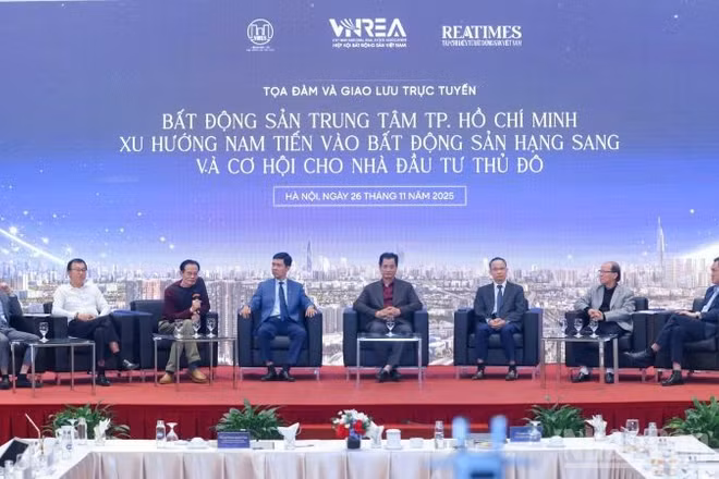 Đông đảo các chuyên gia hàng đầu trong lĩnh vực kinh tế, bất động sản, quy hoạch; đại diện các doanh nghiệp, sàn giao dịch bất động sản phân phối tại Hà Nội và các tỉnh phía bắc, cùng các cơ quan thông tấn báo chí tham dự hội thảo. (Ảnh: PV)