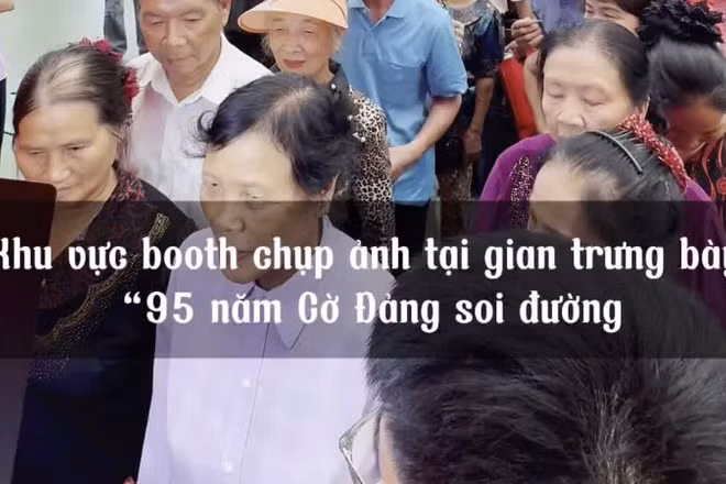 Photobooth “cháy máy”, người dân chen nhau chụp ảnh kỷ niệm Quốc khánh