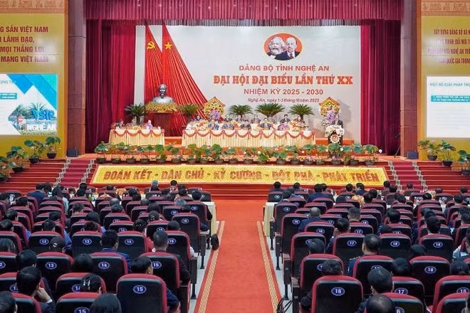 Quang cảnh Đại hội đại biểu Đảng bộ tỉnh Nghệ An lần thứ XX.
