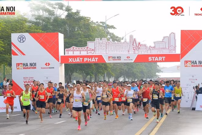 Giải chạy Marathon Quốc tế Hà Nội Techcombank còn là dịp để quảng bá văn hóa, di sản và khuyến khích thể thao cộng đồng.