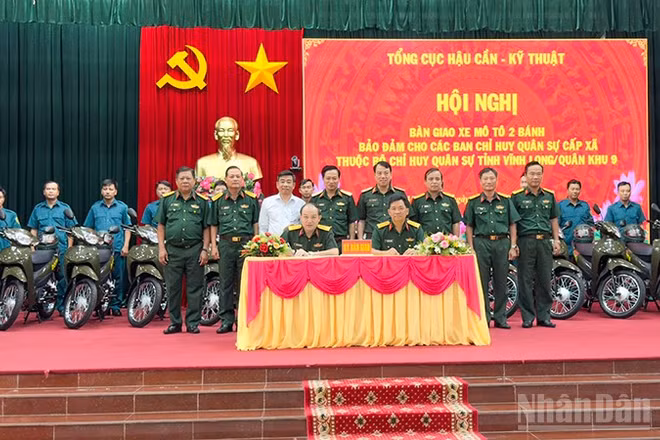 Lễ ký kết bàn giao xe 2 bánh cho tỉnh Vĩnh Long sáng nay. 