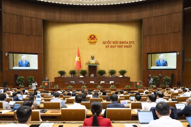 Quang cảnh phiên họp ở hội trường chiều 9/4. (Ảnh: DUY LINH)