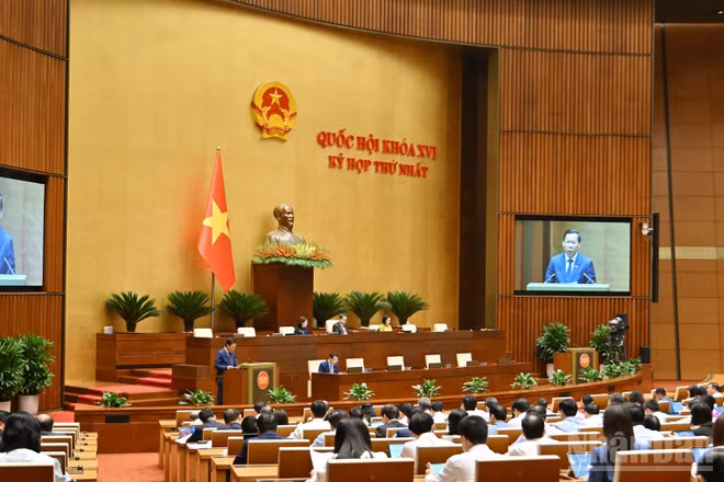 Quang cảnh phiên họp ở hội trường chiều 8/4. (Ảnh: THỦY NGUYÊN)