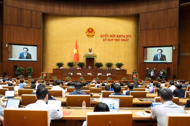 Quang cảnh phiên họp ở hội trường ngày 23/4. (Ảnh: DUY LINH)