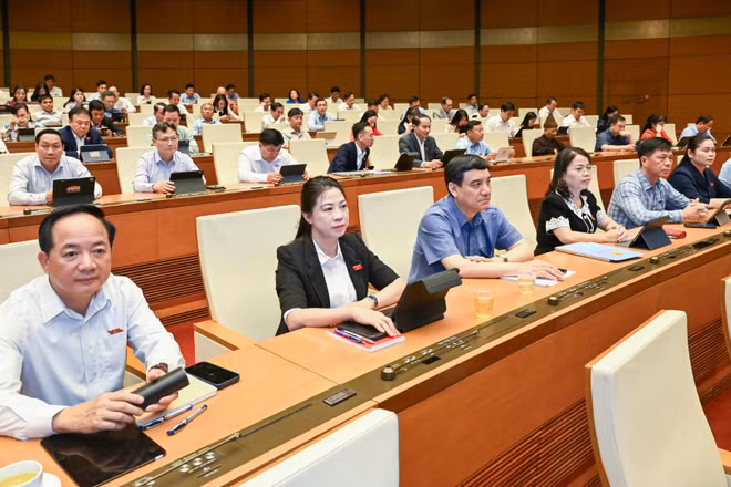 Các đại biểu dự phiên họp chiều 23/4. (Ảnh: DUY LINH)