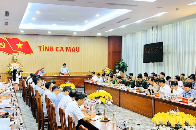 Đoàn công tác của Bộ Nông nghiệp và Môi trường làm việc với Ủy ban nhân dân tỉnh Cà Mau về IUU vào sáng 31/10.