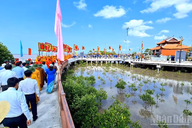 Lễ hội văn hóa ngày ở Cà Mau góp phần cố kết cộng đồng dân cư, phát huy tinh thần đoàn kết trong cộng đồng…