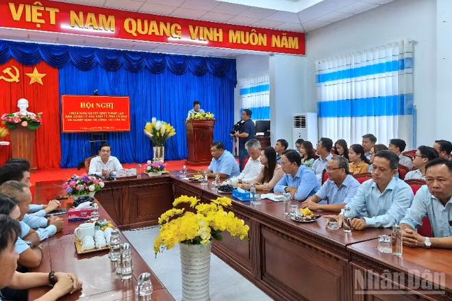 Hội nghị triển khai quyết định quan trọng về việc thành lập Ban Quản lý Khu kinh tế tỉnh Cà Mau vào chiều 9/10.