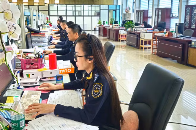 Chi cục Hải quan khu vực VI đang nâng cấp phần mềm quản lý, mở rộng kết nối với nền tảng Cửa khẩu số và nghiên cứu tích hợp thủ tục theo hướng doanh nghiệp chỉ khai báo một lần. Ảnh: Hương Nguyên
