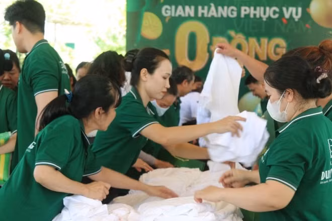 Nhiều chương trình hỗ trợ được đưa ra để giúp người lao động được đón xuân an lành. (Ảnh Phương Linh)